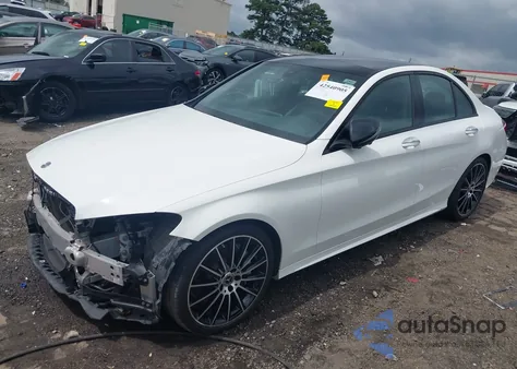 2020 Mercedes-Benz C 300 z USA, uszkodzony, nr VIN 55SWF8DB1LU323786